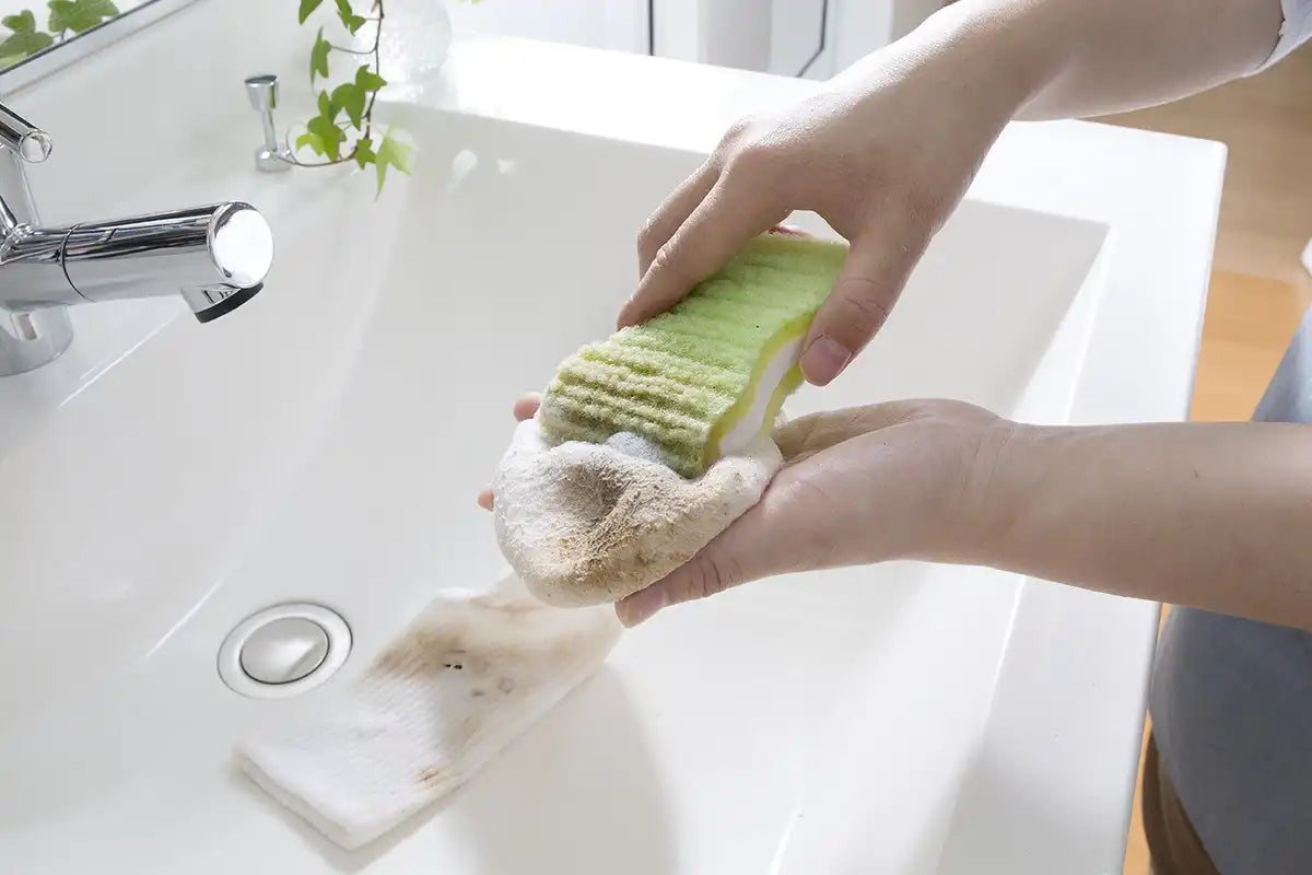 Sanko Mitsuba Japan Mud Stain Brush Laundry Cleaner Sponge Double Sided Easy Grip Bh-51